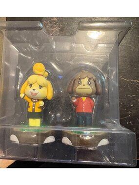 Nintendo Animal Crossing New Horizons Isabelle Winter Outfit Digby Amiibo Figure
